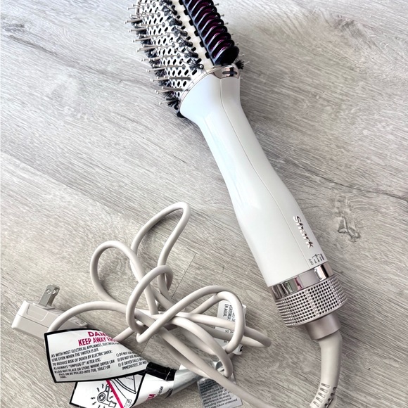 Shark SmoothStyle Hair Dryer Brush - Picture 2 of 4